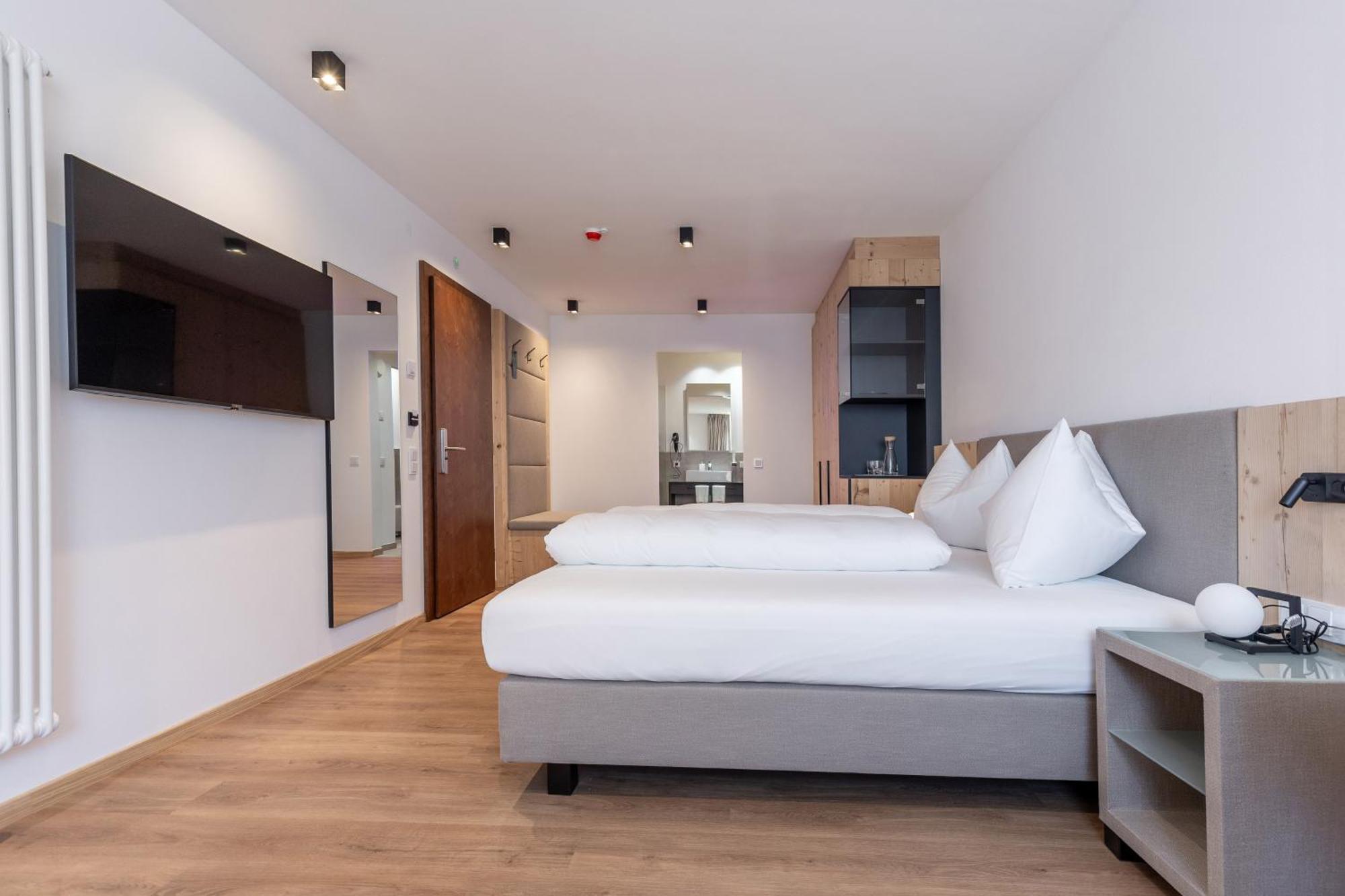 Hotel Alpenrose San Valentino alla Muta Bilik gambar